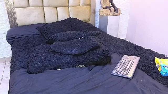 ximenawilliamss online show from November 29, 2025, 9:45 am