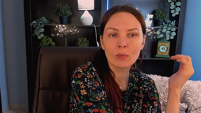 VandaRossi online show from November 15, 2025, 9:50 am