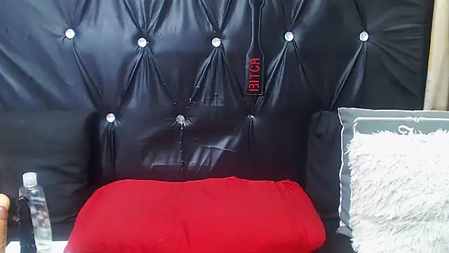 spicydiver38 online show from November 23, 2025, 7:24 pm