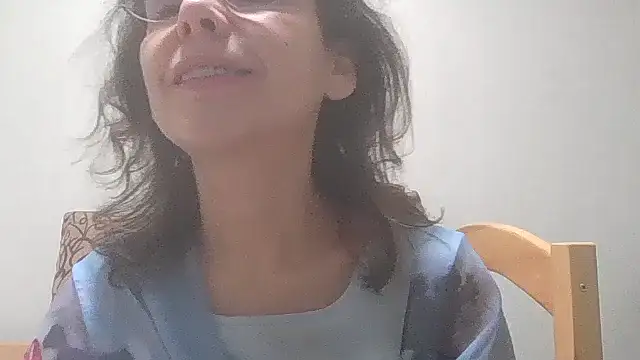 HollyJewel online show from December 11, 2024, 6:31 pm