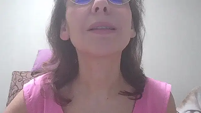 HollyJewel online show from February 4, 2025, 5:45 pm