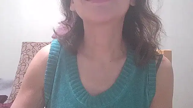 HollyJewel online show from February 26, 2025, 5:28 pm