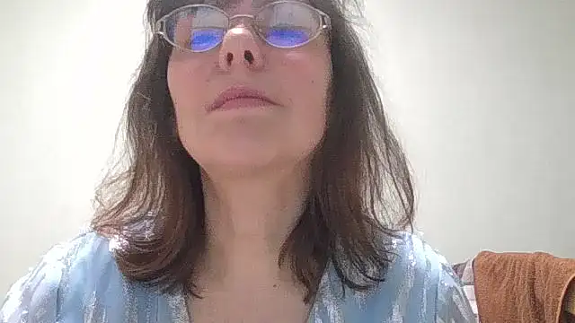 HollyJewel online show from April 15, 2026, 7:58 pm