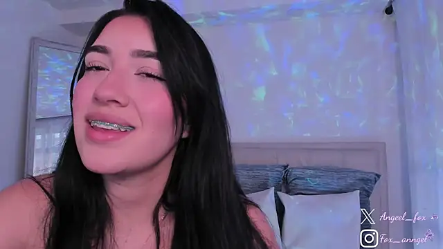 angeel fox online show from December 5, 2024, 9:50 pm