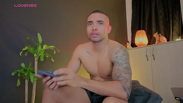 LincomAmith online show from November 11, 2025, 10:21 pm