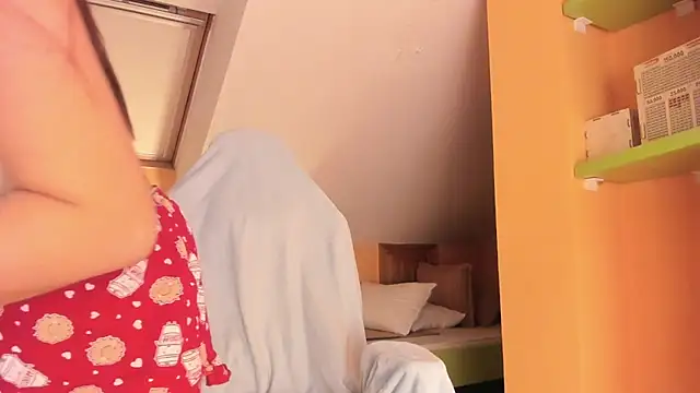 GoodGirll2133 online show from February 24, 2025, 5:53 pm