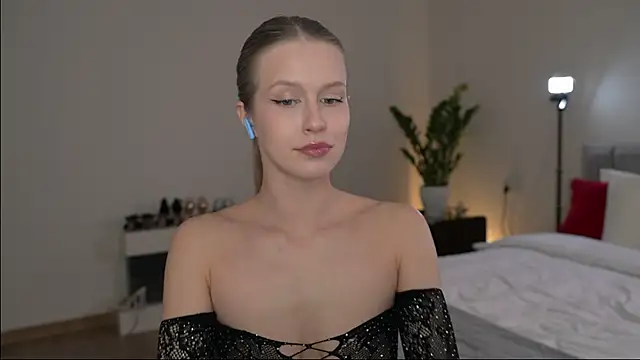 Snapshot of ella_twinkl chatting on May 2, 2026, 6:46 pm ella twinkl online show from May 2, 2026, 6:46 pm