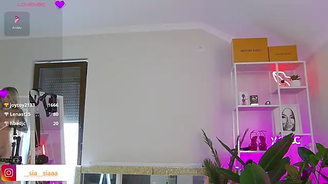ArianaArianna online show from May 11, 2026, 2:45 pm