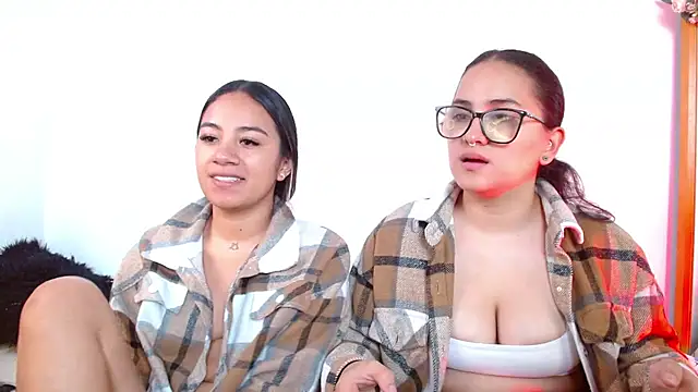 Snapshot of Jules_n_Gia chatting on December 30, 2024, 3:02 pm Jules n Gia online show from December 30, 2024, 3:02 pm