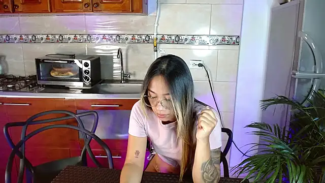 Snapshot of Jules_n_Gia chatting on January 19, 2025, 2:06 pm Jules n Gia online show from January 19, 2025, 2:06 pm