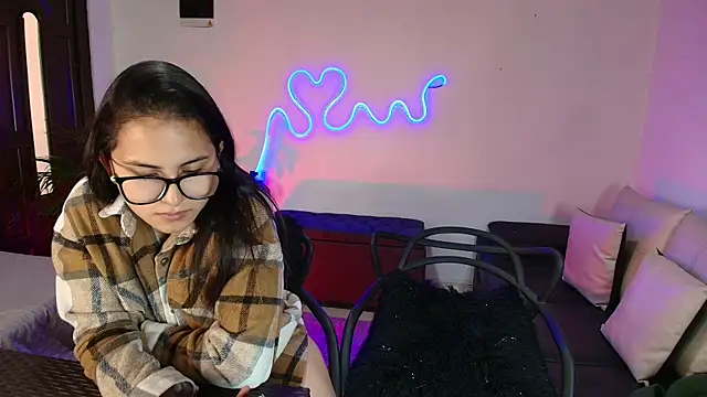 Snapshot of Jules_n_Gia chatting on January 23, 2025, 3:54 pm Jules n Gia online show from January 23, 2025, 3:54 pm