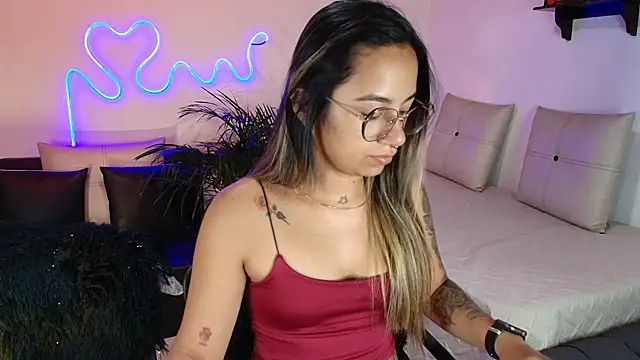 Snapshot of Jules_n_Gia chatting on February 14, 2025, 3:00 am Jules n Gia online show from February 14, 2025, 3:00 am