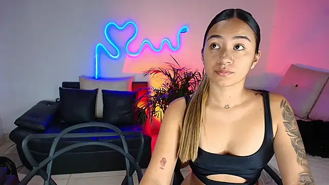 Snapshot of Jules_n_Gia chatting on February 17, 2025, 8:58 pm Jules n Gia online show from February 17, 2025, 8:58 pm