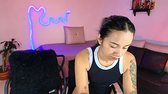 Snapshot of Jules_n_Gia chatting on February 22, 2025, 5:13 pm Jules n Gia online show from February 22, 2025, 5:13 pm