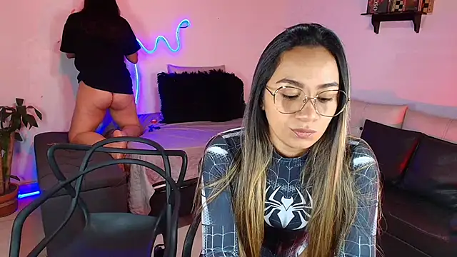 Snapshot of Jules_n_Gia chatting on February 23, 2025, 9:16 pm Jules n Gia online show from February 23, 2025, 9:16 pm