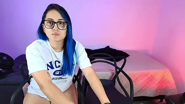 Snapshot of Jules_n_Gia chatting on March 21, 2025, 9:01 pm Jules n Gia online show from March 21, 2025, 9:01 pm