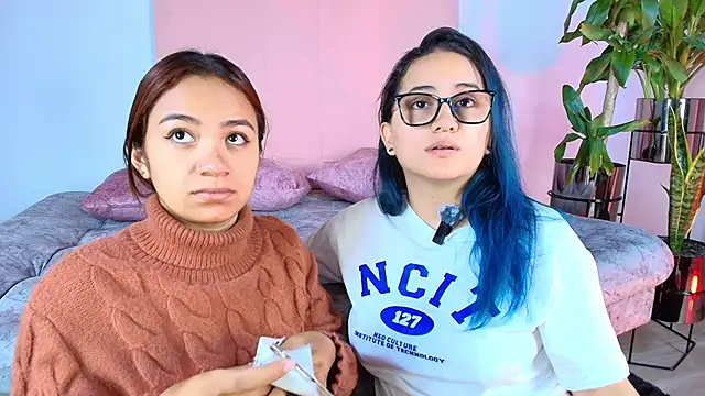 Snapshot of Jules_n_Gia chatting on September 25, 2025, 10:30 am Jules n Gia online show from September 25, 2025, 10:30 am