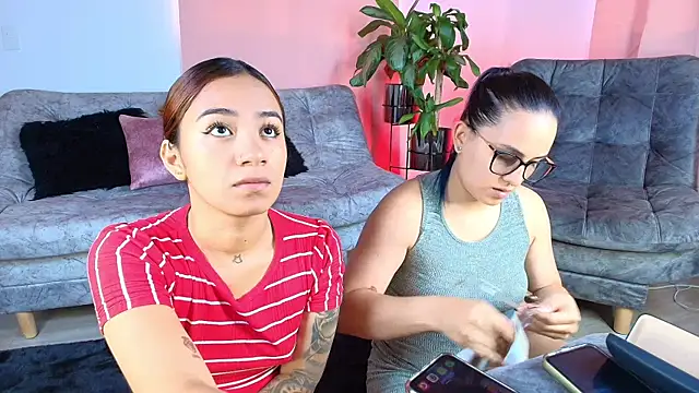 Snapshot of Jules_n_Gia chatting on October 14, 2025, 2:40 pm Jules n Gia online show from October 14, 2025, 2:40 pm