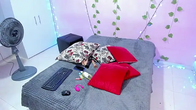 ambersmitx online show from February 2, 2025, 2:45 pm