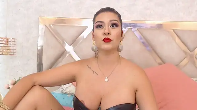 JoannaStanford online show from January 5, 2025, 9:25 pm