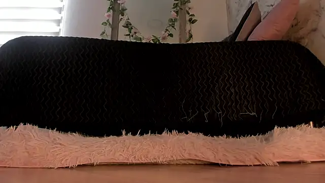 Bella desi  online show from October 13, 2025, 1:11 pm