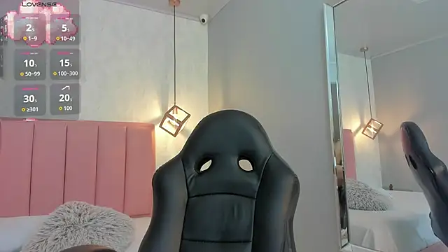 SUNNYCYRUS online show from September 25, 2025, 12:31 pm