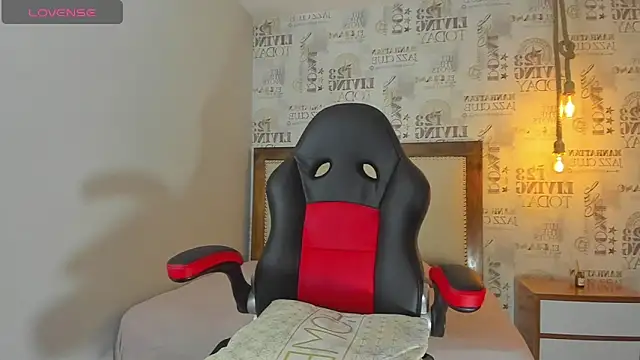 SUNNYCYRUS online show from October 6, 2025, 1:41 pm