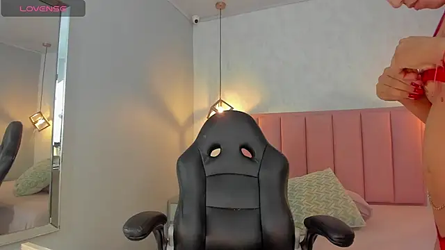 SUNNYCYRUS online show from March 3, 2026, 12:33 pm