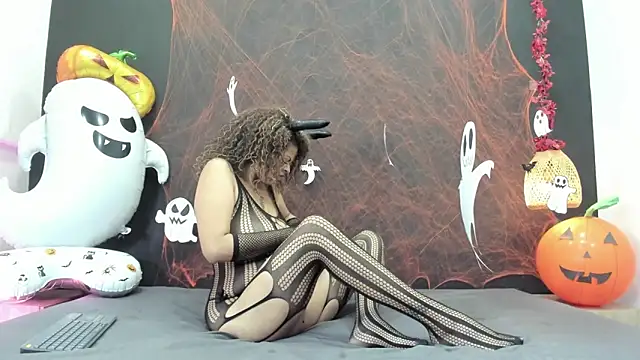 Luna smit08 online show from October 31, 2025, 3:46 pm