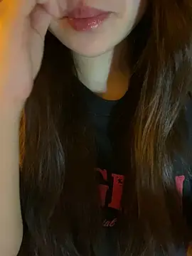 minmin2kk5 online show from April 18, 2026, 4:11 pm