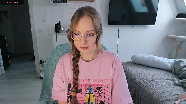 violet blue eyes online show from February 16, 2026, 12:56 pm