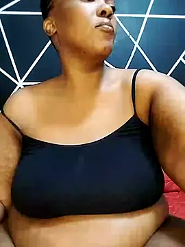 Snapshot of YummyChocolatexx2 chatting on July 7, 2026, 9:24 am YummyChocolatexx2 online show from July 7, 2026, 9:24 am