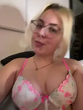 Livewithlucy online show from December 29, 2024, 3:46 pm