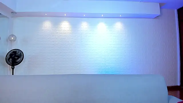 violet scott online show from November 26, 2025, 10:49 am