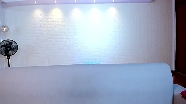 violet scott online show from December 20, 2025, 10:44 am