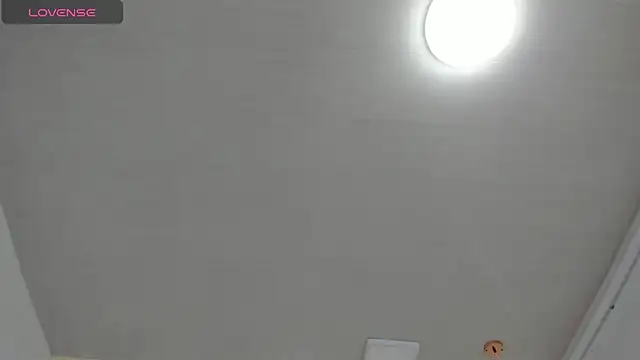 Cherllynn online show from November 12, 2025, 3:34 pm