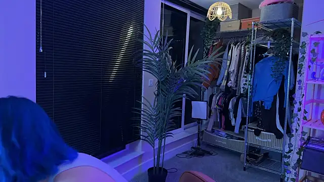  vixenp online show from September 29, 2025, 6:24 pm