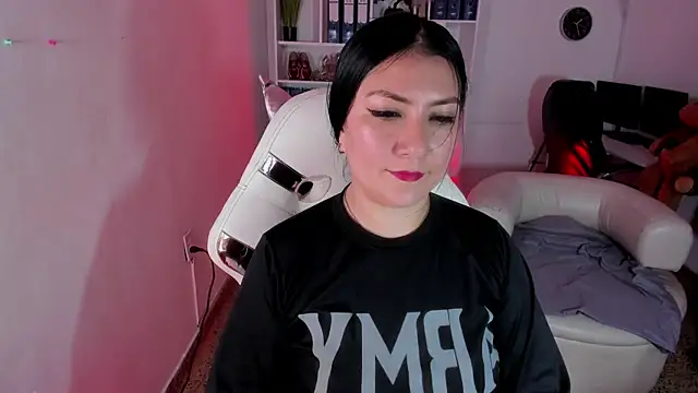 katya nt online show from November 18, 2025, 1:04 pm