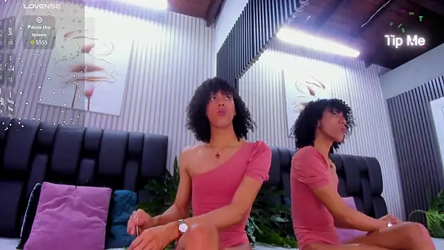 Camille Cedrik online show from October 24, 2025, 8:16 pm