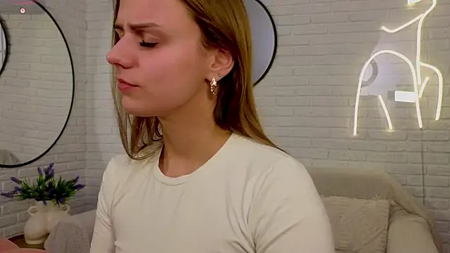 Snapshot of Wendy_D0ll chatting on February 25, 2026, 9:02 pm Wendy D0ll online show from February 25, 2026, 9:02 pm