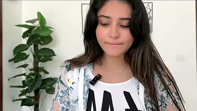 demieliss online show from April 21, 2026, 7:58 am