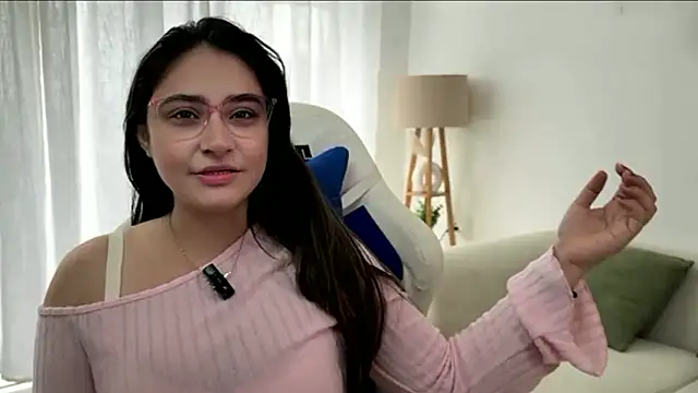 Snapshot of demieliss chatting on June 21, 2026, 6:49 am demieliss online show from June 21, 2026, 6:49 am