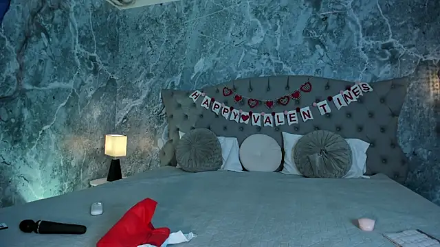 Snapshot of Aprillbrunette chatting on February 14, 2026, 11:40 am Aprillbrunette online show from February 14, 2026, 11:40 am