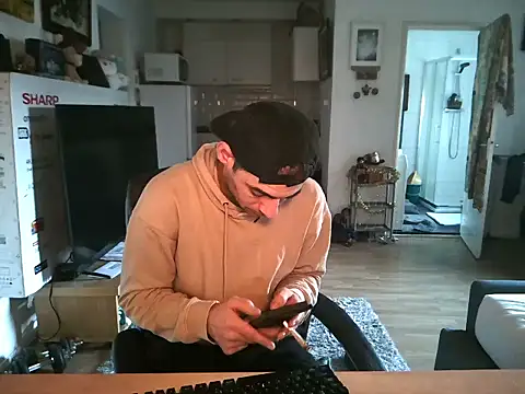 mihaimichael online show from November 26, 2025, 2:18 pm