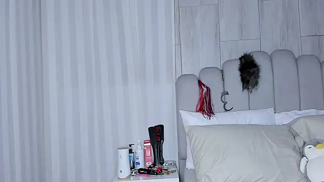 mileyerikson online show from September 25, 2025, 12:58 am