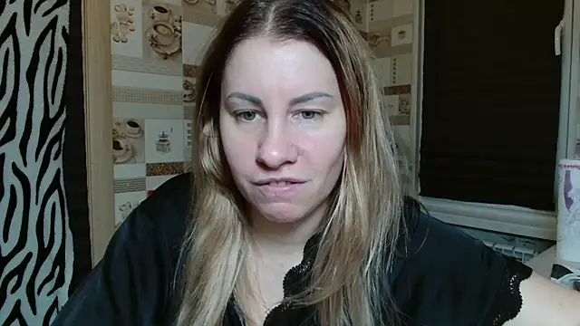 Snapshot of TherestlessKitty chatting on April 13, 2026, 10:15 pm TherestlessKitty online show from April 13, 2026, 10:15 pm