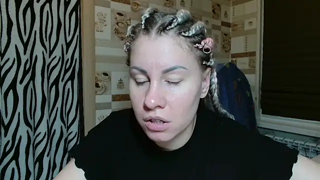 Snapshot of TherestlessKitty chatting on May 1, 2026, 10:14 pm TherestlessKitty online show from May 1, 2026, 10:14 pm