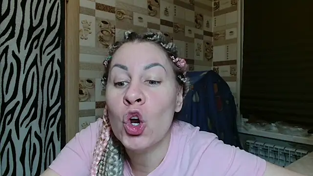 Snapshot of TherestlessKitty chatting on May 3, 2026, 10:16 pm TherestlessKitty online show from May 3, 2026, 10:16 pm
