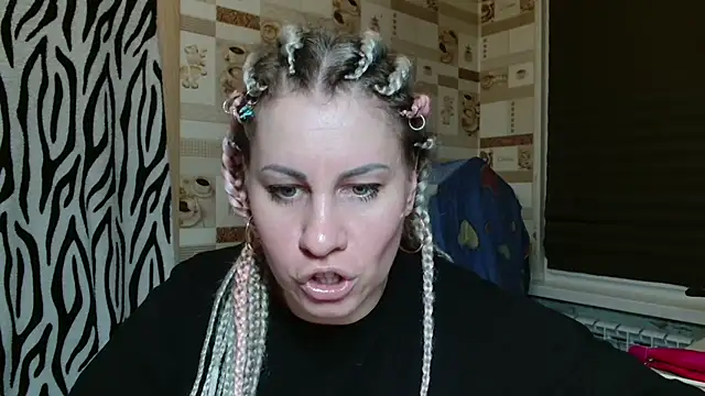 Snapshot of TherestlessKitty chatting on May 4, 2026, 10:39 pm TherestlessKitty online show from May 4, 2026, 10:39 pm
