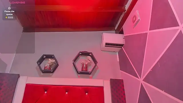 Karoll014 online show from November 28, 2025, 12:08 pm